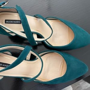 Alex Marie pumps